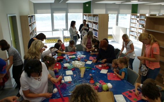 Zakończenie XV Ogólnopolskiego Tygodnia Bibliotek. Zajęcia literacko – plastyczne „Poznaj Pchłę Szachrajkę” – 15.05.2018 r./ fot. Gazeta Babicka