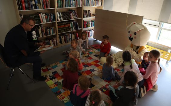 Rikuś – bajkowy gość BIBLIOSŁÓWEK.