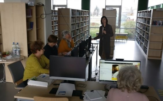 „Oswajanie komputera”, czyli ciąg dalszy kursu komputerowego dla seniorów w bibliotece – 9.03.2020 r.