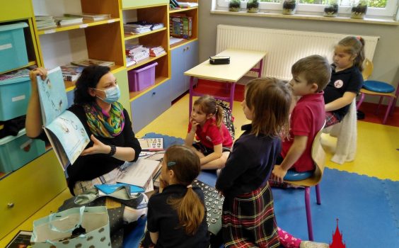 Spotkanie Bibliotekarki z bajkową walizką z uczniami z BIG BEN Polsko-Brytyjskiej Szkoły Podstawowej imienia Gen. Władysława Andersa – 10.05.2021 r. – 11.05.2021 r.